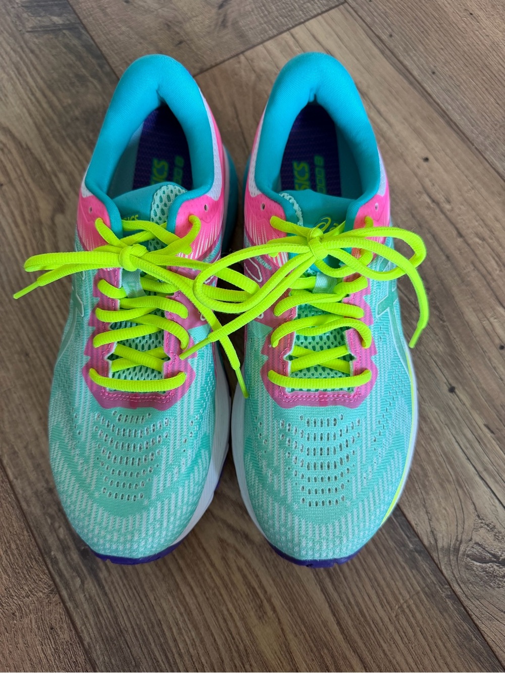 ASICS GT-2000 8 Running Shoes women’s size 8 like new, pristine. Teal pink lime